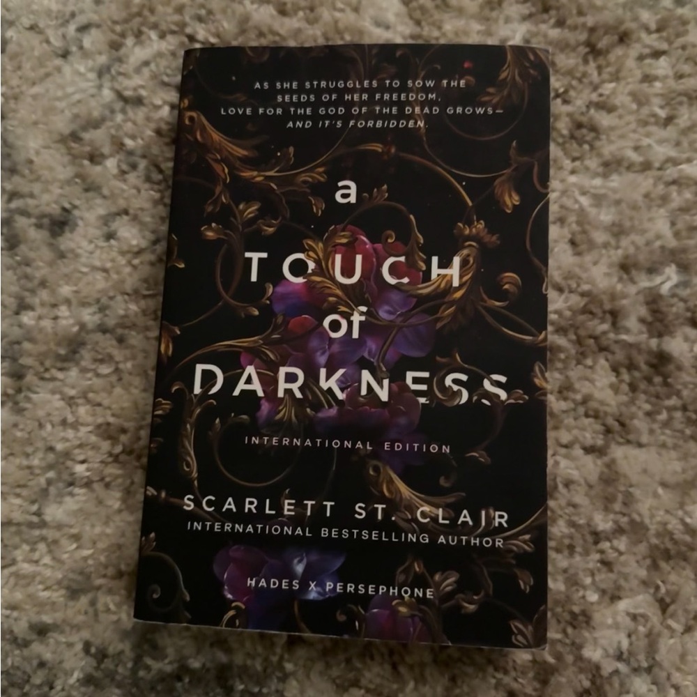 A Touch of Darkness - Scarlett St. Clair